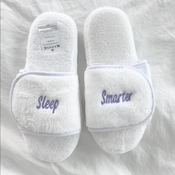 Kanata Sleep Smarter Fuzzy Slippers - Picture 1 of 3